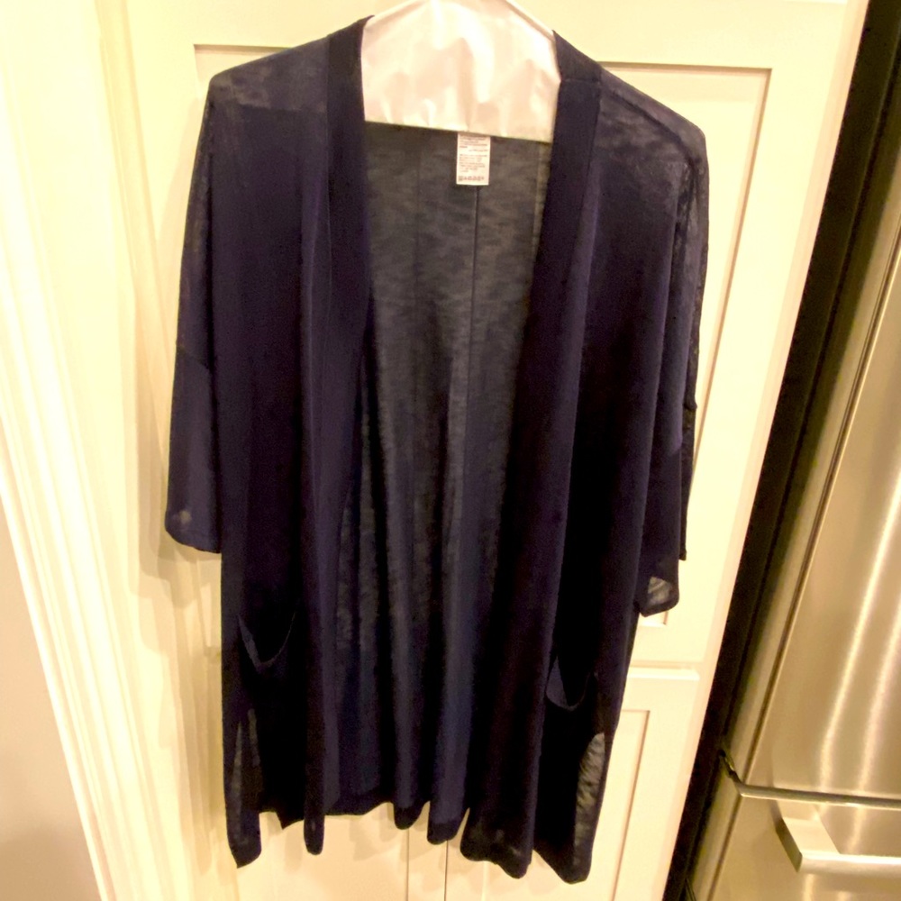 Chicos Wrap. Excellent condition. NWOT. Navy Blue. Smoke free hone
